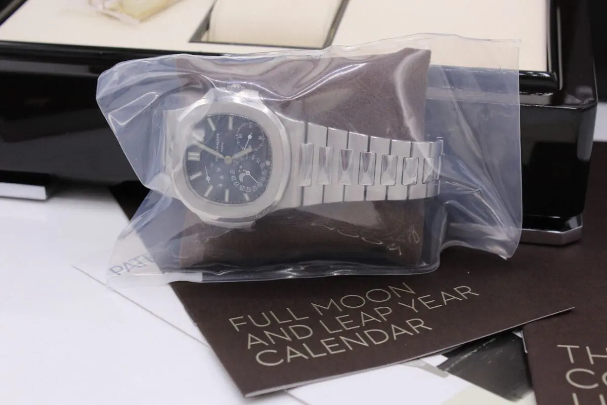 Patek Philippe Nautilus Ref: 5712/1A-001 / 2018 / German / Full Set / Sealed