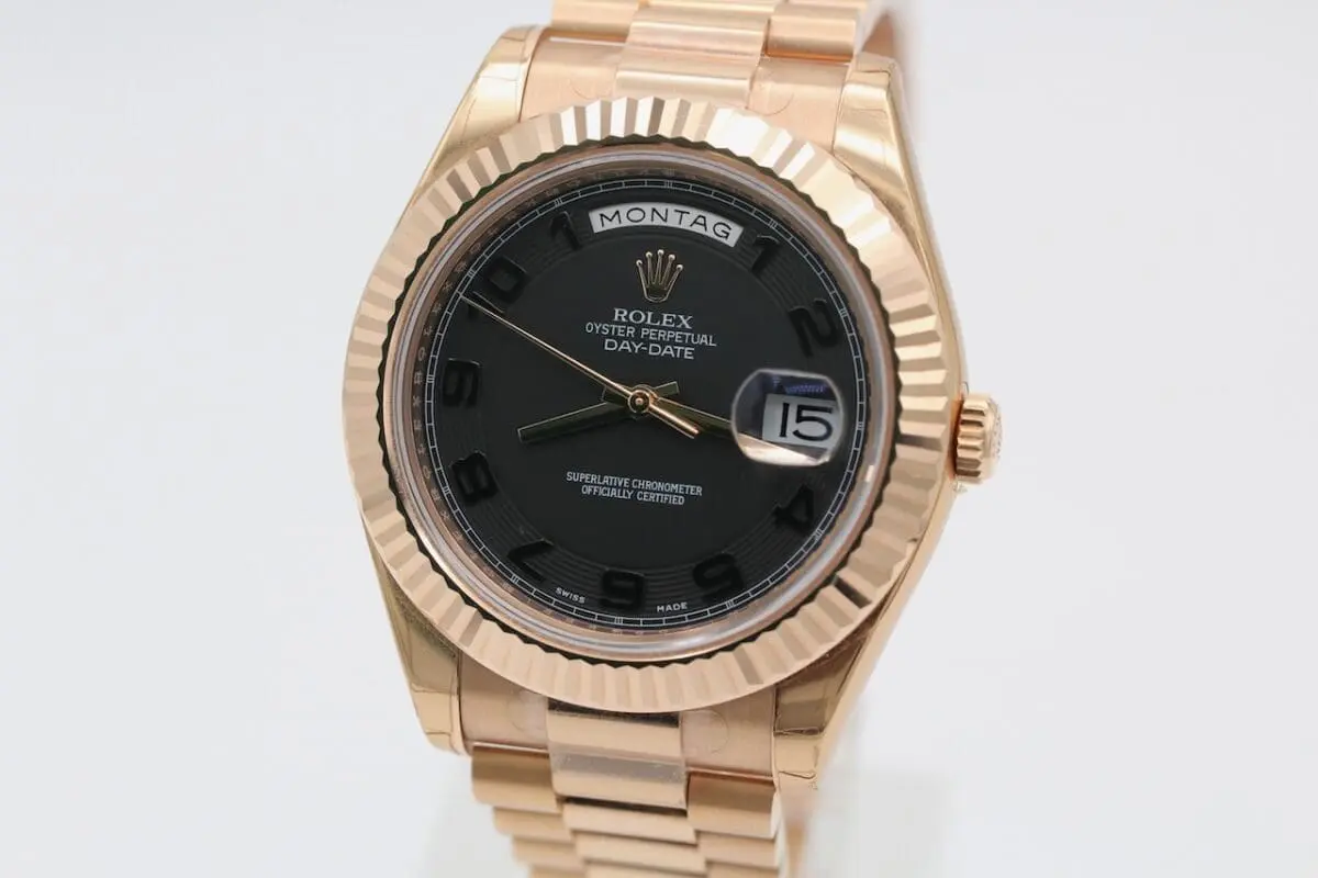 Rolex DAY-DATE II 41mm Rosé - Black Roman Dial - verklebt - LC100