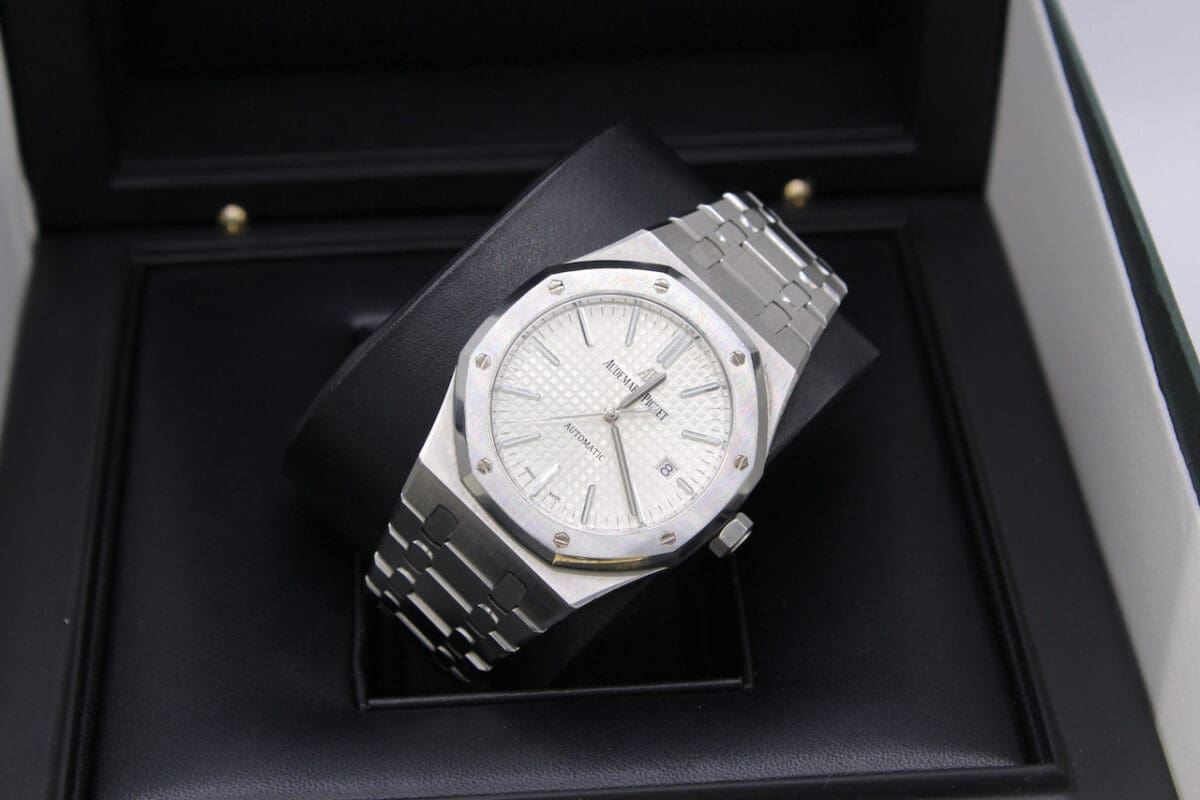 Audemars Piguet Royal Oak Ref.: 15400ST White Dial Full Set 2015
