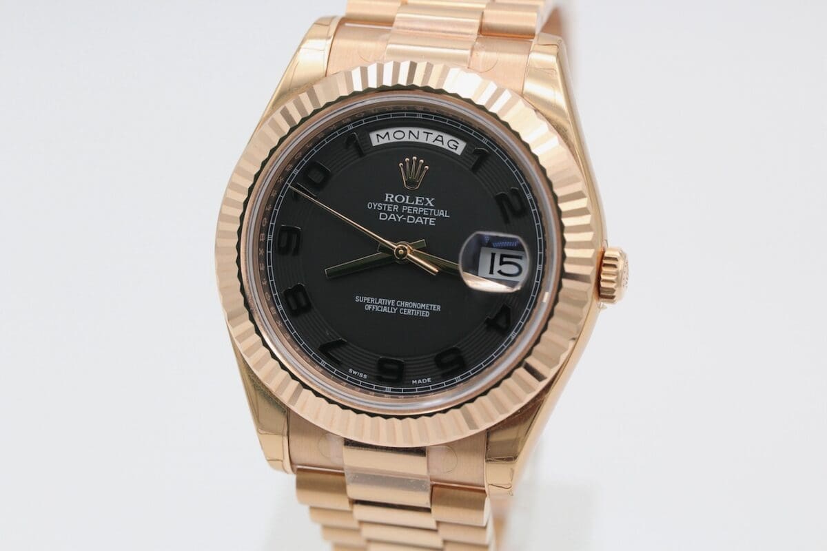 Rolex DAY-DATE II 41mm Rosé - Black Roman Dial - verklebt - LC100